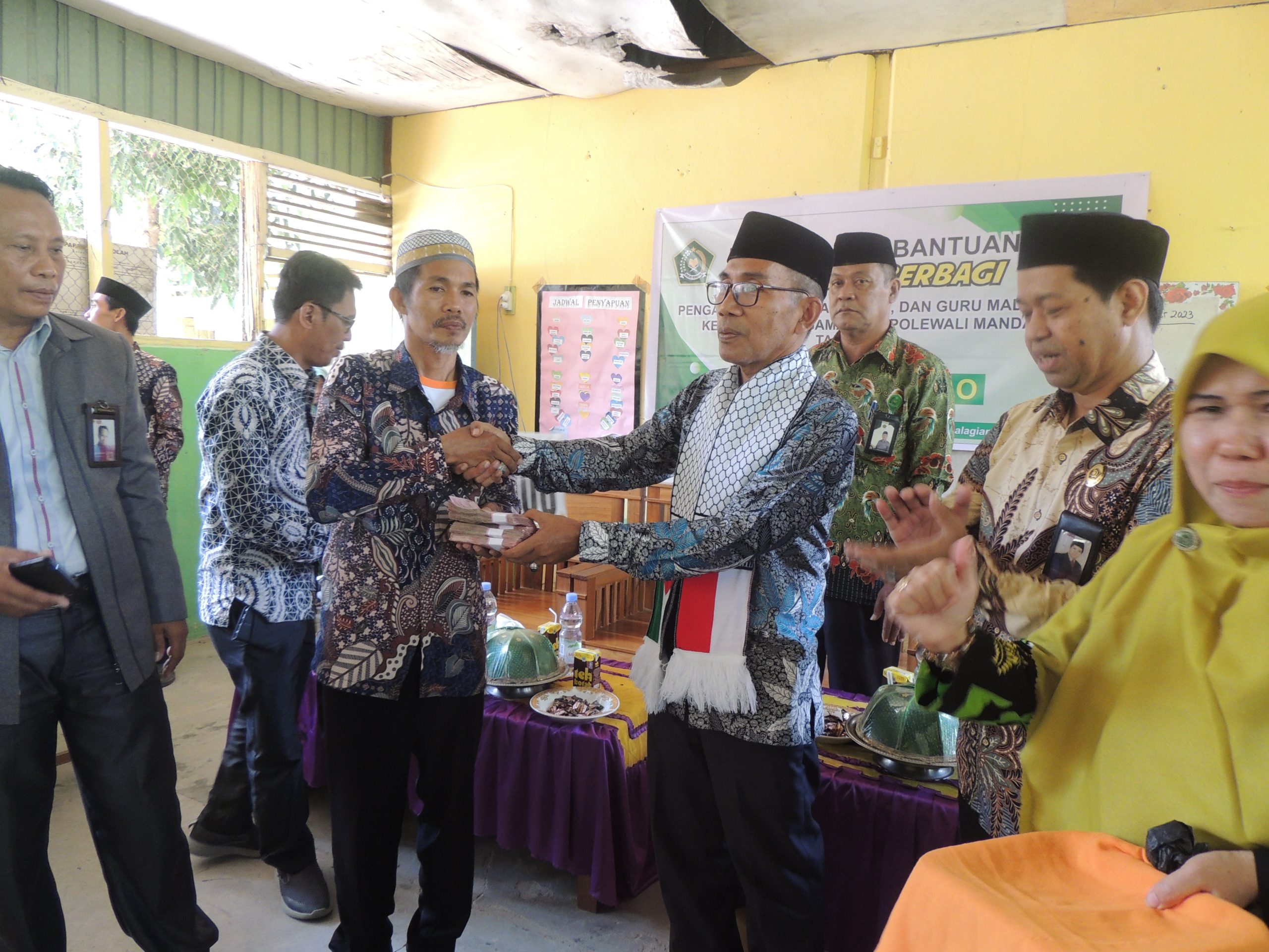 Madrasah Tidak Layak Huni di Desa Padang Timur Campalagian Dapat Bantuan 2 DSCN1606 scaled