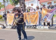 Koalisi Advokasi Jurnalis Sulsel Gelar Aksi Damai depan PN Makassar 7 Koalisi Advokasi Jurnalis Sulsel Gelar Aksi Damai depan PN Makassar