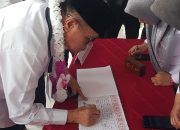 Diiringi Ribuan Pendukung, PHS - Enny Resmi Daftar ke KPU Sulbar 15 Diiringi Ribuan Pendukung, PHS – Enny Resmi Daftar ke KPU Sulbar