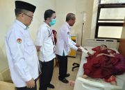 Beri Bantuan Pasien,Kepala Kemenag Polman Do'akan Pasien Yang Tengah Dirawat 7 Beri Bantuan Pasien,Kepala Kemenag Polman Do’akan Pasien Yang Tengah Dirawat