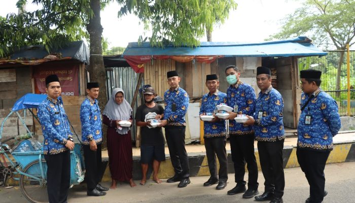 Imigrasi Polewali Mandar Bagikan Nasi Bergizi Gratis