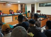 Kades Sugihwaras Divonis Dua Bulan Pidana Percobaan 12 Kades Sugihwaras Divonis Dua Bulan Pidana Percobaan