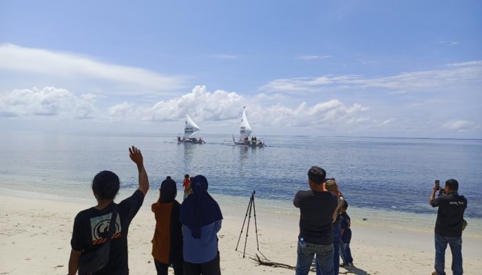 Dua Perahu Sandeq dilepas Dalam Expedisi Bajau Sulawesi