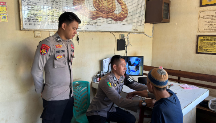 Seksi Dokkes Polres Polman Lakukan Pemeriksaan Kesehatan Kepada Tahanan