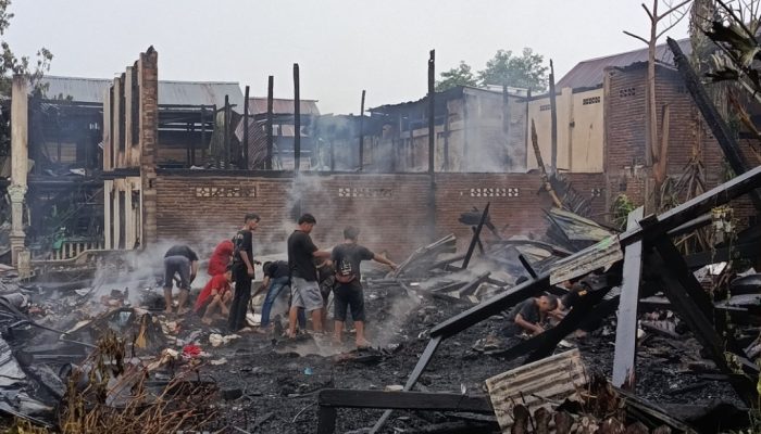 Dari Empat Rumah Yang Terbakar di Madatte, Pemkab Polman Hanya Bantu Dua Saja