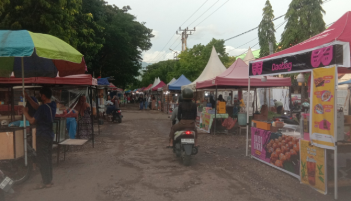 Pasar Rakyat Suguhkan Jajanan Kekinian dan Fashion Murah