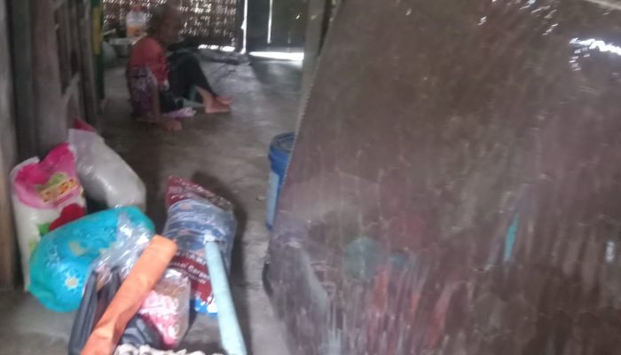 Komunitas Sedekah Jumat 5000 Bantu Lansia Miskin Ekstrim di Matakali