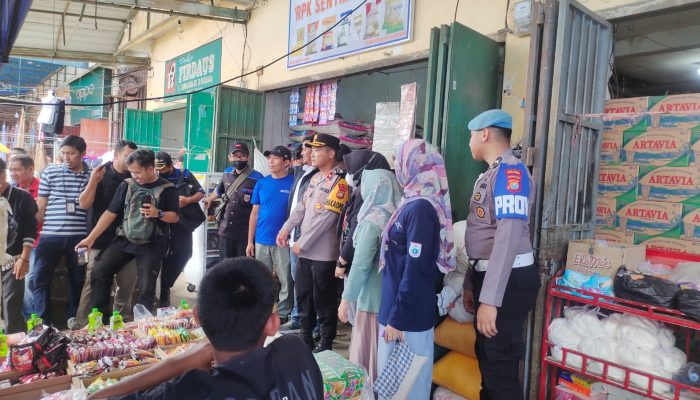 Polres Polman Temukan Kemasan Minyak Kita Tidak Sesuai Takaran