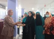 PKK Polman Bagikan Nasi Kotak di RSUD Andi Depu Polman 14 PKK Polman Bagikan Nasi Kotak di RSUD Andi Depu Polman