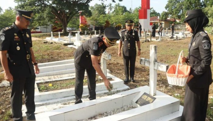 Kanim Polewali Gelar Upacara Tabur Bunga di TMP Rea Timur