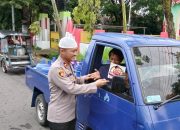 Berbagi Takjil Bersama Awak Media, Satlantas Polres Polman Sosialisakan Layanan Mudik Aman dan Nyaman