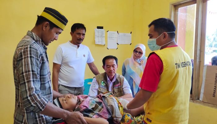 Dukung Program 100 Hari Bupati, Puskesmas Pelitakan Gelar Sunatan Massal Gratis di Desa Tapango Barat