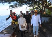 Bupati Polewali Mandar Pantau Aksi Bersih Pantai dan Bawah Laut di Hari Bumi 2025