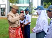 Momen Haru Hardiknas 2025, Gubernur Sulbar Rangkul Pelajar Berkebutuhan Khusus 12 Momen Haru Hardiknas 2025, Gubernur Sulbar Rangkul Pelajar Berkebutuhan Khusus