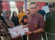 Bupati Polman Serahkan Dana Bantuan Bencana Tahap I Senilai Rp132,5 Juta