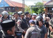 Kapolres Polman Pimpin Pengamanan Eksekusi Oleh PN Polewali di Desa Lapeo 14 Kapolres Polman Pimpin Pengamanan Eksekusi Oleh PN Polewali di Desa Lapeo