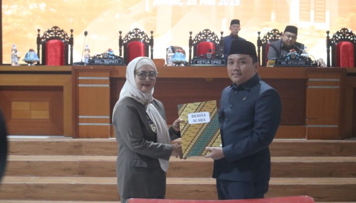 DPRD Polewali Mandar Sampaikan Rekomendasi atas LKPJ Bupati 2024