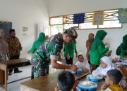 TNI Peduli Generasi Bangsa, Kodim 1402/Polman Bagikan Makanan Bergizi dan Alat Tulis
