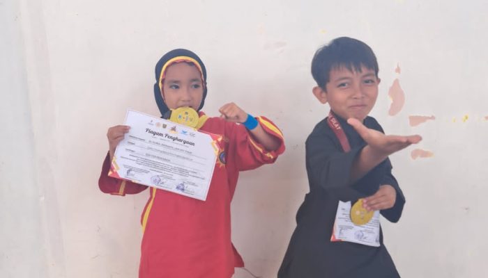 Siswa SDN 028 Pekkabata Raih Dua Medali Emas dan Satu Perak di Kejuaraan Pencak Silat Polman I