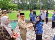 Serahkan SK CPNS dan PPPK, H. Samsul Mahmud Tekankan Profesionalisme dan Integritas 14 Serahkan SK CPNS dan PPPK, H. Samsul Mahmud Tekankan Profesionalisme dan Integritas