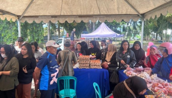 Pemprov Sulbar Gelar Pasar Murah, Warga Mamuju Berbelanja dengan Hemat