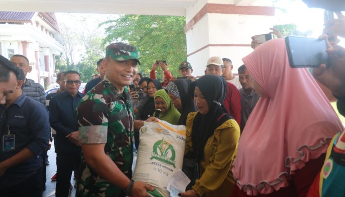 Dandim 1402/Polman Dampingi Launching Penyaluran Bantuan Pangan Beras untuk Puluhan Ribu Warga Polman