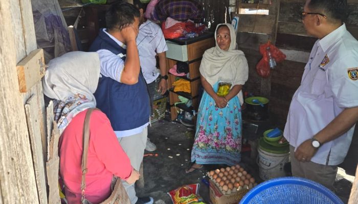 Dinsos Polman dan Karang Taruna Kabupaten Polman Bagi Sembako pada HUT ke -65 Tahun