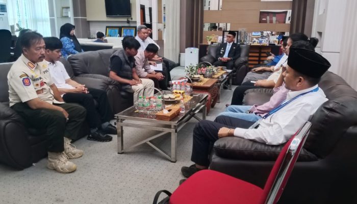 Audiens Dengan Masyarakat Alu, Bupati Perintahkan Kadis PUPR Buat Permohonan Pemanfaatan Kawasan Hutan