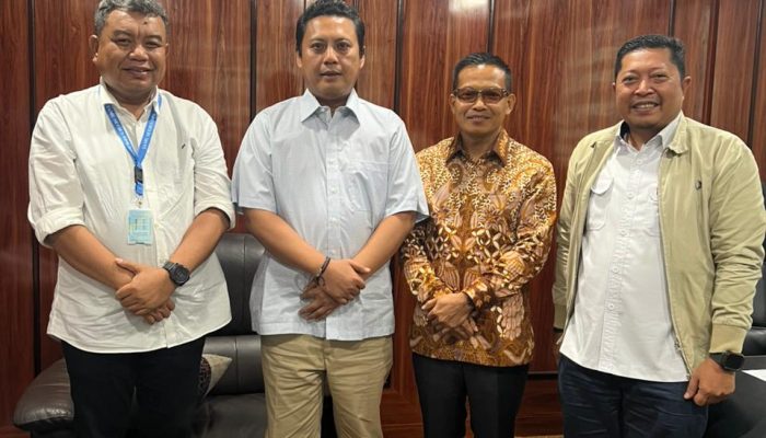 Bupati Polman dan Wakil Ketua Komisi V DPR-RI Bahas Percepatan Pembangunan Infrastruktur