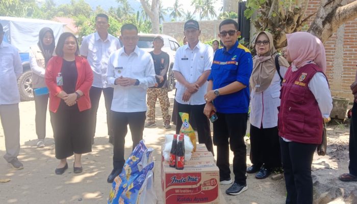 Dinsos Polman Salurkan Bantuan Sembako untuk Lansia dan Anak di Luar Panti
