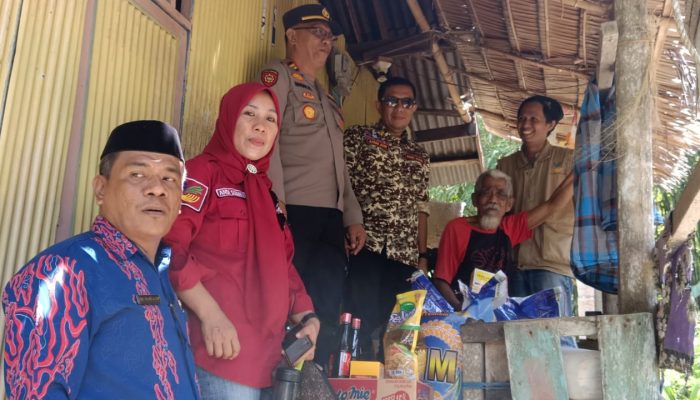 Dinas Sosial Salurkan Bantuan Permakanan Kepada Lansia Terlantar dan Anak Di luar Panti