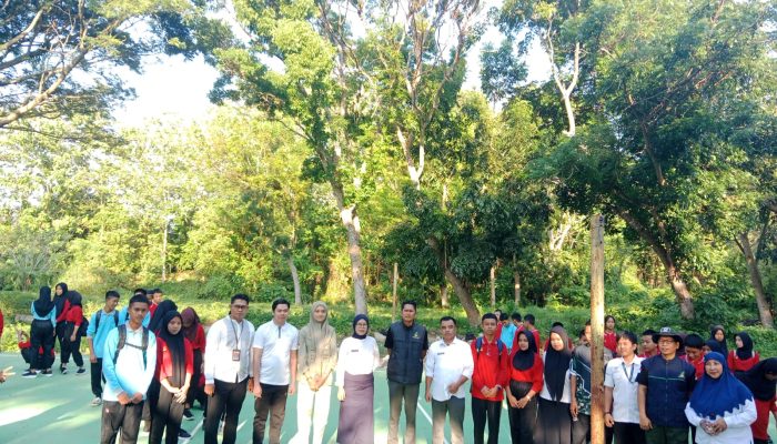 Rutinitas Penyerahan Siswa Sekolah Rakyat dari Wali Asrama dan wali Asuh ke Guru Pengajar Rea Timur