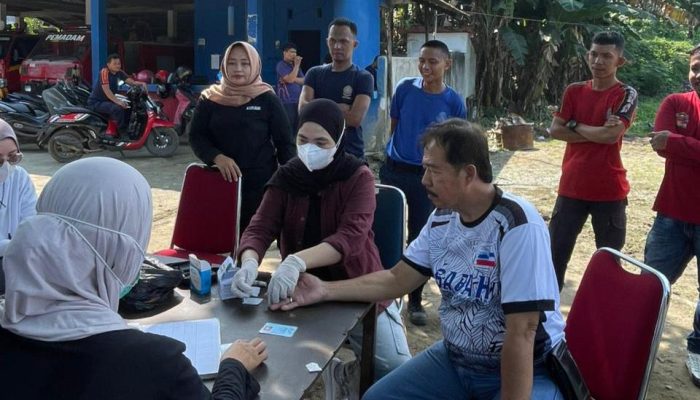 Medical Check Up Rutin Damkar Polman, Pejabat Satpol PP Bersama Puskesmas Matakali Pastikan Personel Siap Siaga