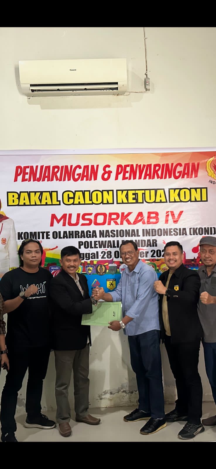 Andi Mappangara Jadi Bakal Calon Pertama Kembalikan Formulir Ketua KONI Polman 1 IMG 20251026 WA0005