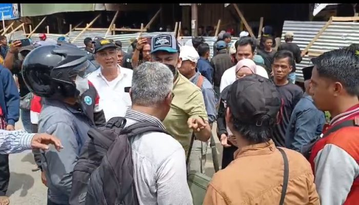 Tunjuk-tunjuk Wartawan, Oknum Anggota DPRD Polman RN Dinilai Arogan