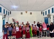 Disdukcapil Serahkan 50 KIA untuk Anak Disabilitas di SLB Polewali