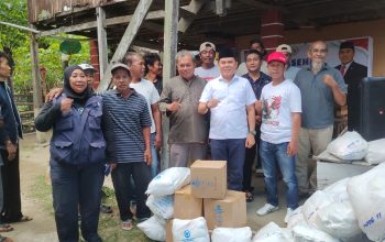 Ajbar Bagikan Bantuan Alat Tangkap untuk Nelayan di Polewali Mandar 4 IMG 20251201 WA0026