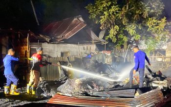 Tiga Unit Rumah di Takatidung Terbakar, Damkar Berjuang Padamkan Api Dini Hari 4 IMG 20251223 WA0004