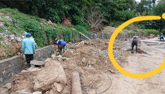 Kualitas Proyek di TPST Paku Dipertanyakan, Pekerja Didapati Mengaduk Semen Tanpa Molen