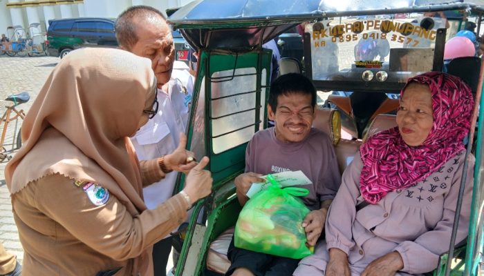 Peringati HUT Polman ke 66 Tahun, Baznas Beri Bantuan Sembako 100 Mustahik