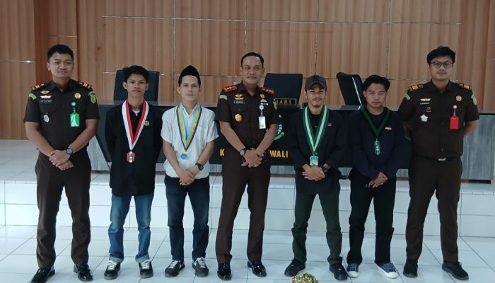 Pertanyakan Penanganan Kasus Korupsi, Cipayung Plus Geruduk Kejari Polman