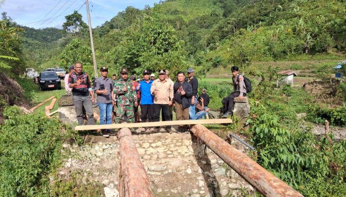 Jembatan Utama Poros Matangnga–Keppe di Desa Botteng Ambruk, Penanganan Darurat Dilakukan Dinas PUPR Sulbar