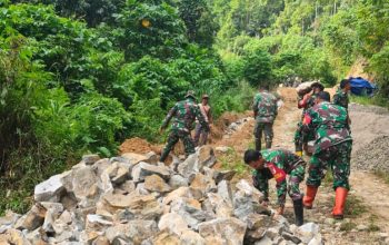 Pra-TMMD ke-127, Anggota Kodim 1402/Polman Mulai Bangun Talud Jalan Poros Bulo–Lenggo