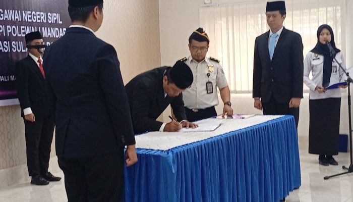 Lantik Dua ASN, Kakanim Polewali Mandar Tekankan Pengabdian dan Inovasi Layanan Digital