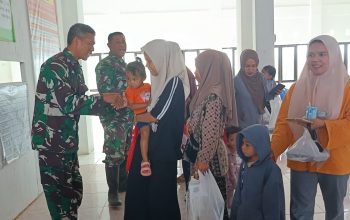 Satgas TMMD Edukasi Orang Tua dan Bagikan Makanan Tambahan bagi Balita