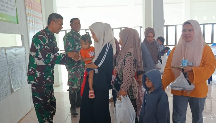 Satgas TMMD Edukasi Orang Tua dan Bagikan Makanan Tambahan bagi Balita