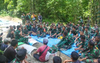 “Mereka Saudara Kita” – Pesan Menggetarkan Dansatgas TMMD di Lokasi Rabat Beton