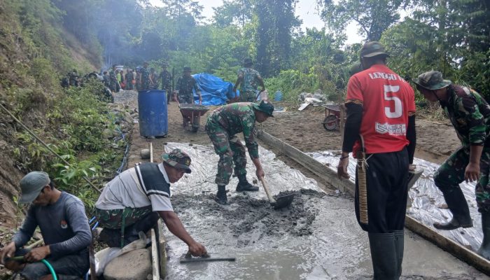 Di Tengah Ramadhan, Semangat Gotong Royong TMMD di Lenggo Tak Surut