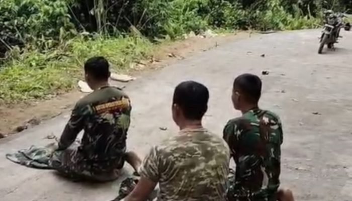 Rabat Beton Jadi Sajadah, Potret Keteguhan Ibadah Satgas TMMD