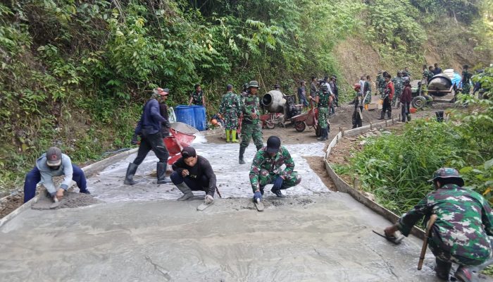 Hari ke-20 TMMD Kodim 1402/Polman, Pengecoran Jalan Capai 85 Persen